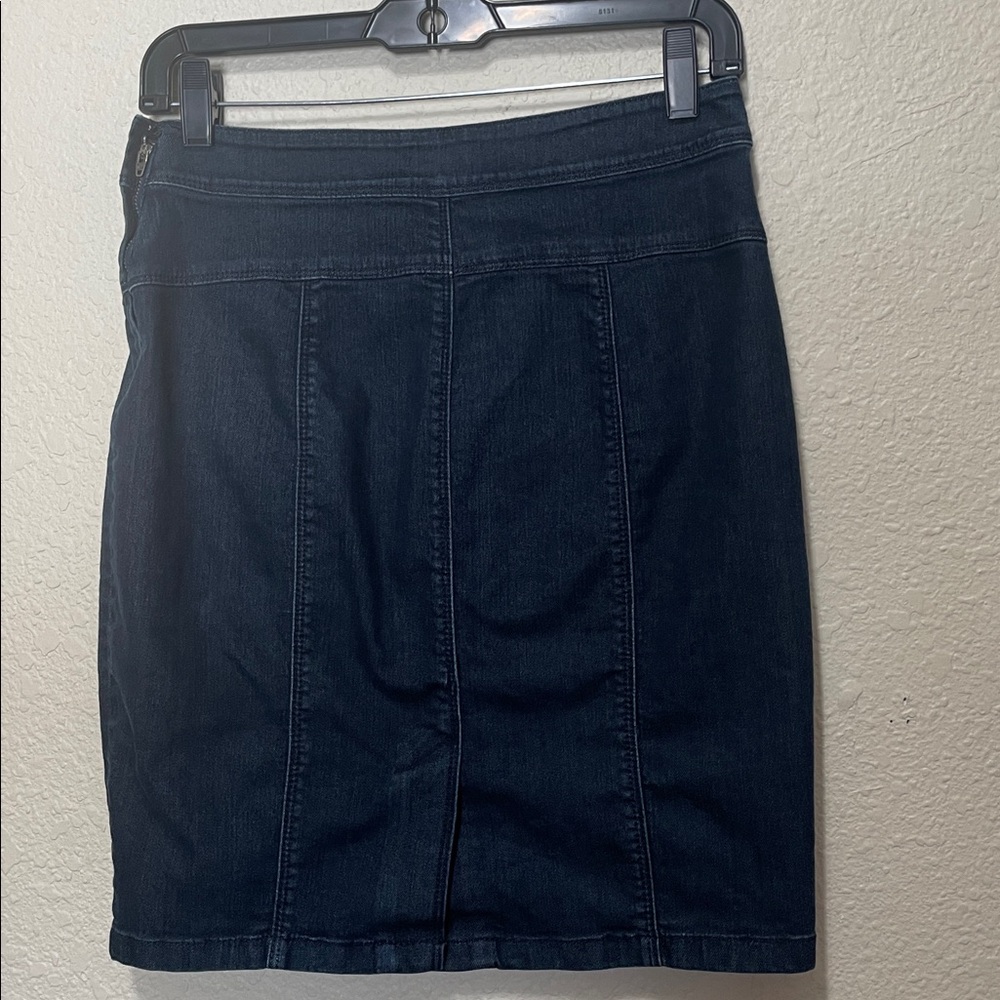 Ann Taylor Women's Dark Denim Pencil Skirt. Good Condition. Size 2P. - Picture 5 of 9